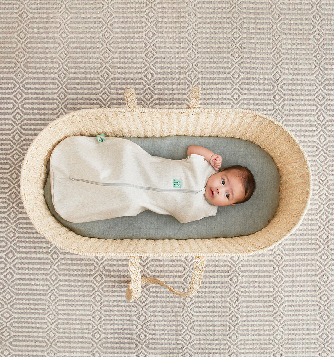 Neugeborenes Baby im Schlafsack TOG 1