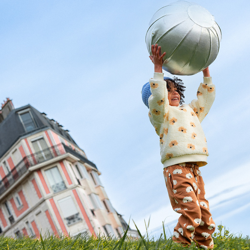 Beanie Ultramarine – Blue Bell mit Pom-Pom