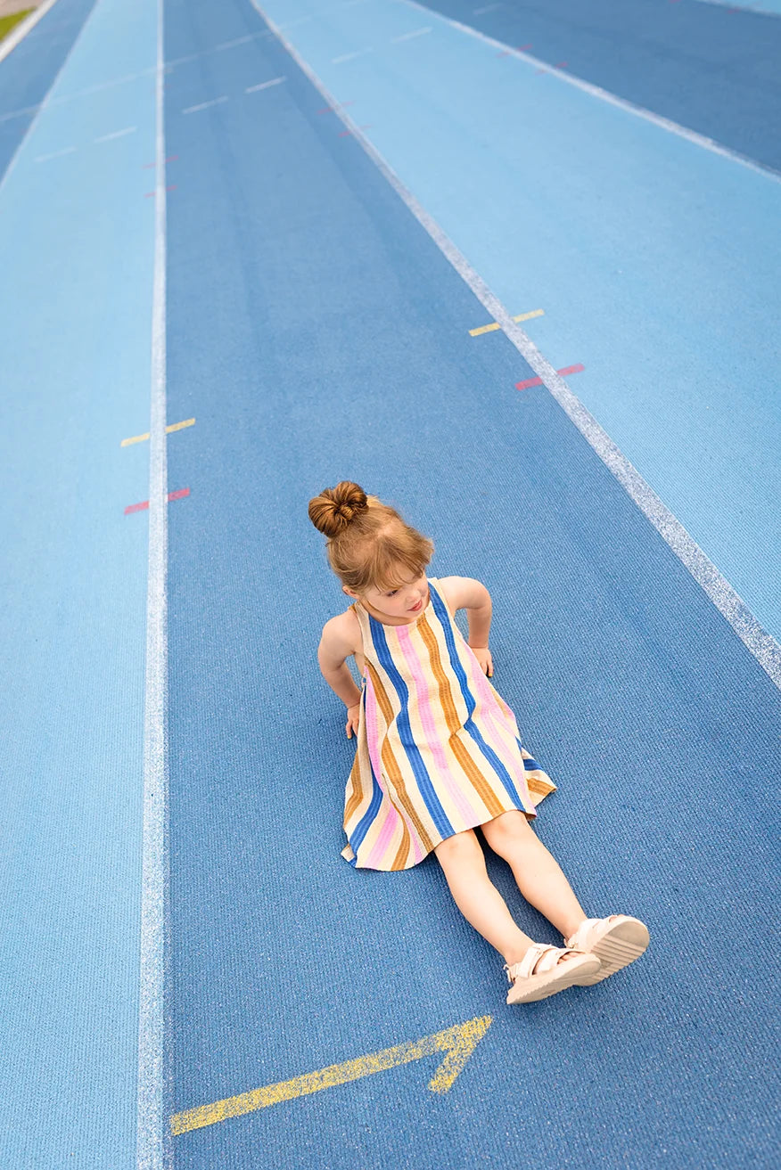 Ärmelloses Kleid mit Streifen