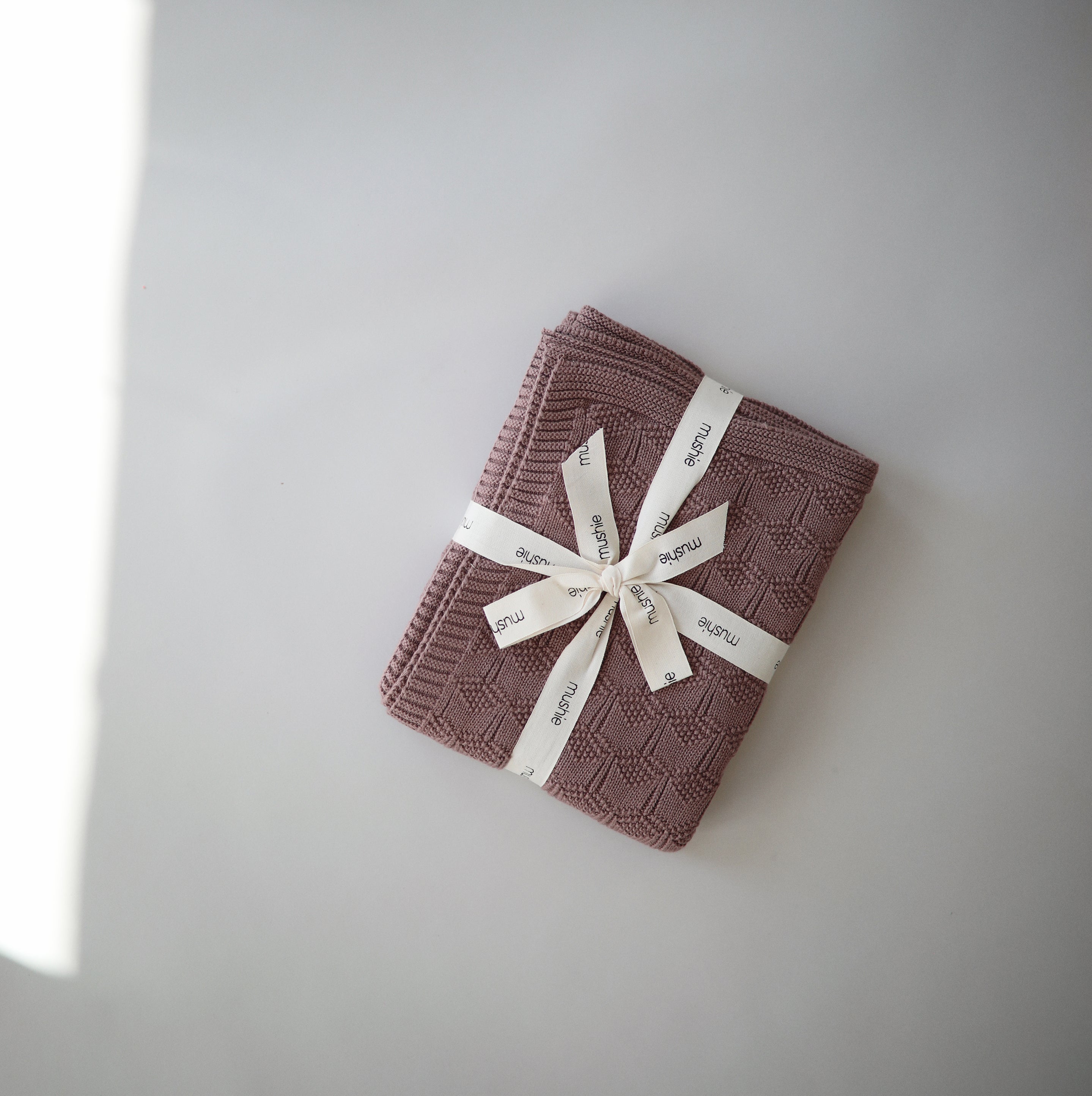 Strickdecke "Honeycomb Desert Rose"
