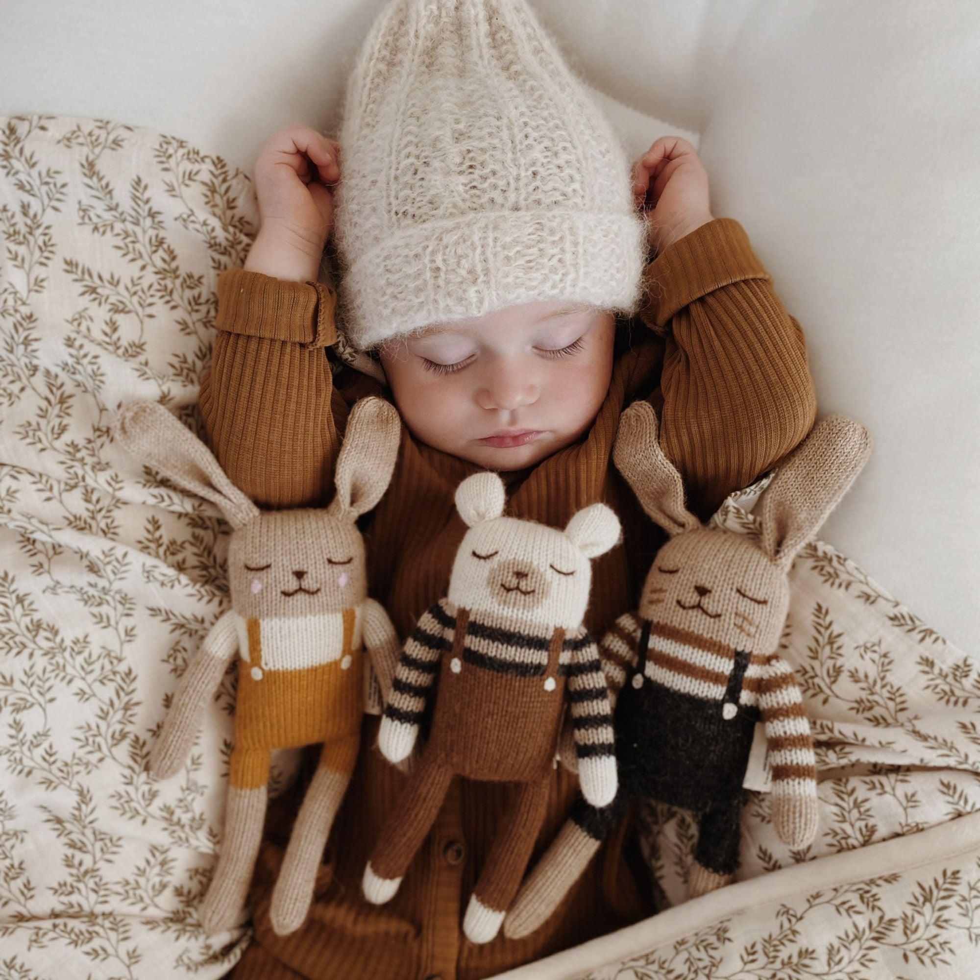 Kuscheltier "Polar bear, nut overalls"
