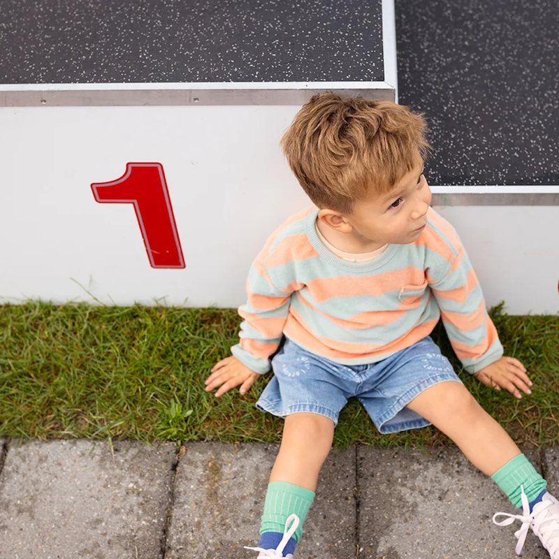 Cardigans, Pullover und Sweatshirts für Kleinkinder – kuschelige Strickjacken, warme Pullover und bequeme Sweats aus Bio-Baumwolle und Wolle. Nachhaltig, weich und alltagstauglich.