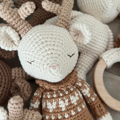 Häkelpuppe Robin Reindeer I hearts sweater