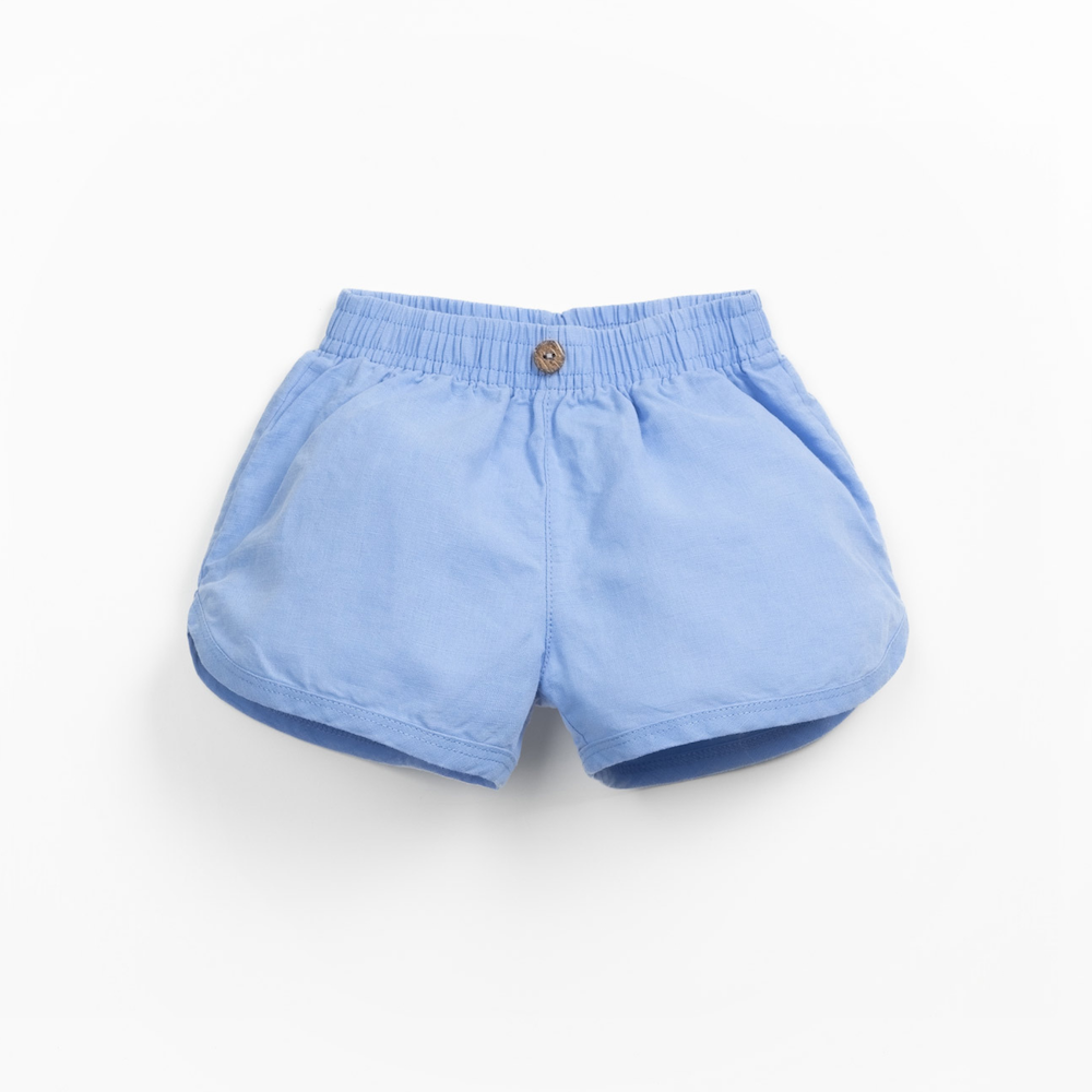 Shorts mit dekorativem Kokosknopf