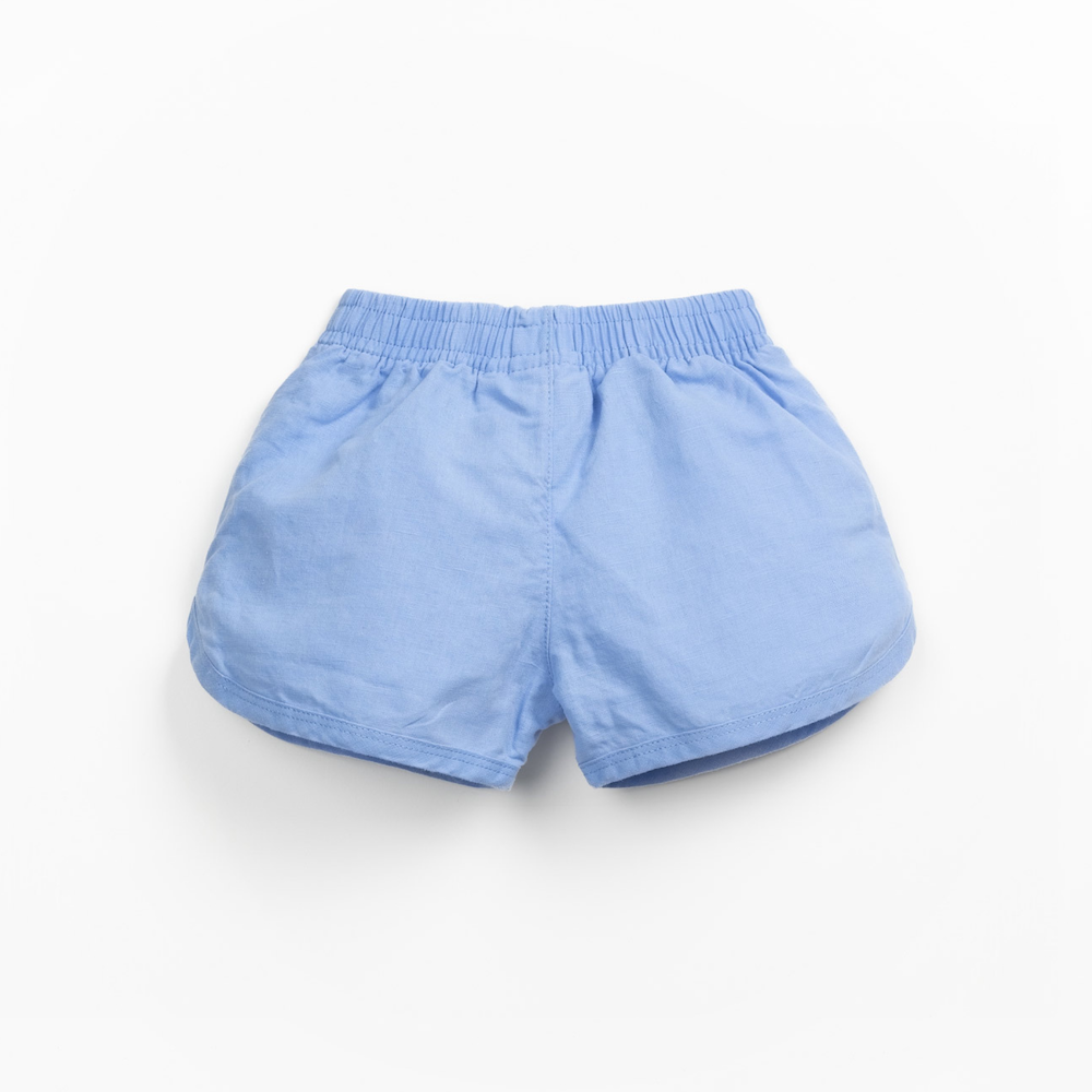 Shorts mit dekorativem Kokosknopf