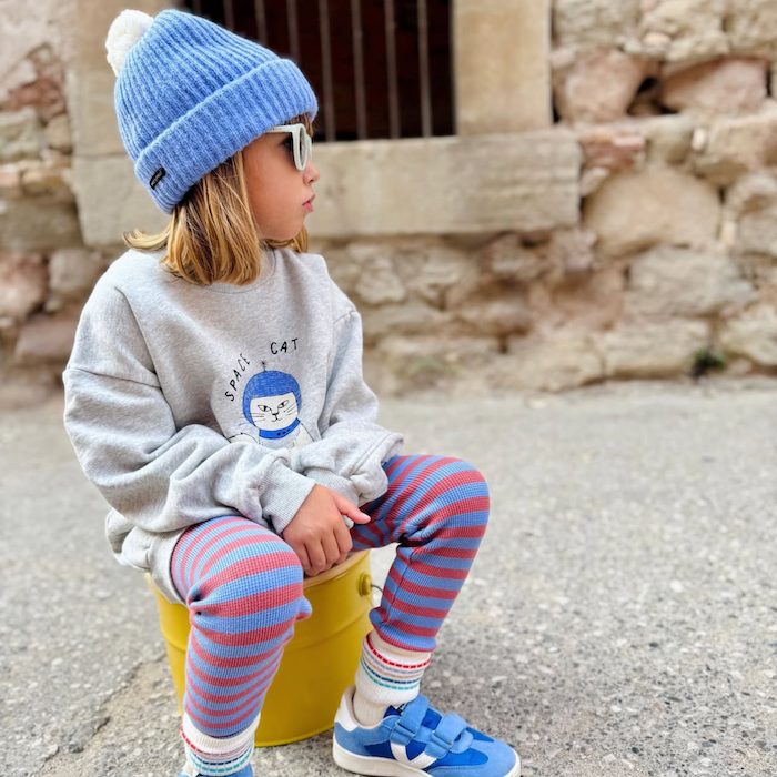 Beanie Ultramarine – Blue Bell mit Pom-Pom