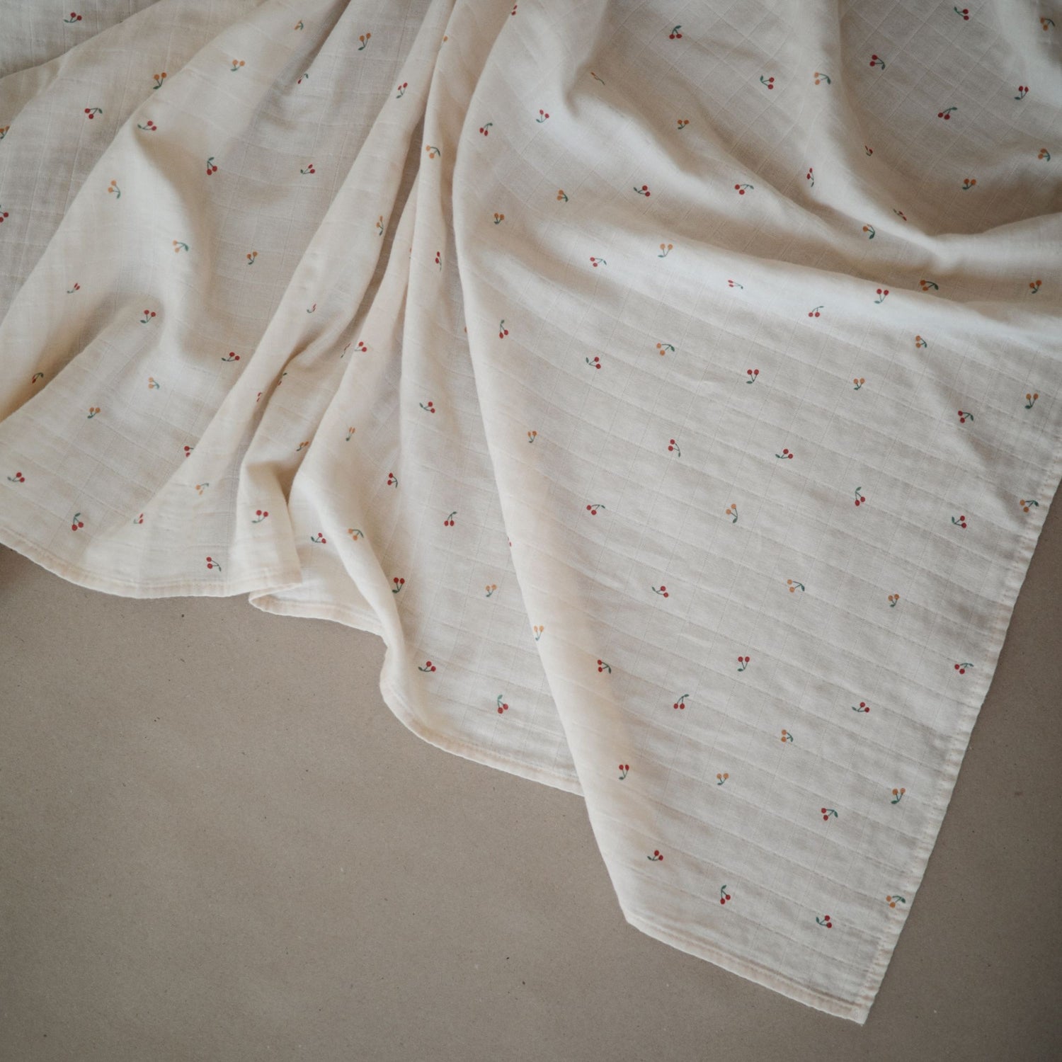 Mulltuch &quot;Swaddle Cherries&quot;